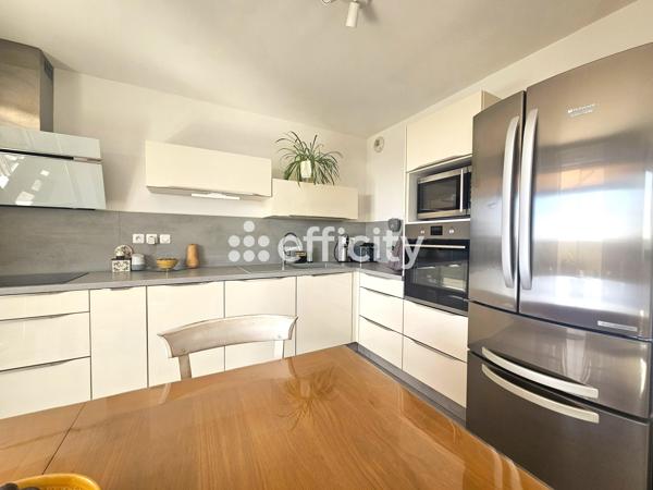 Appartement
         4 pièces
        - 89 m² Bien prestige 530 000 € *