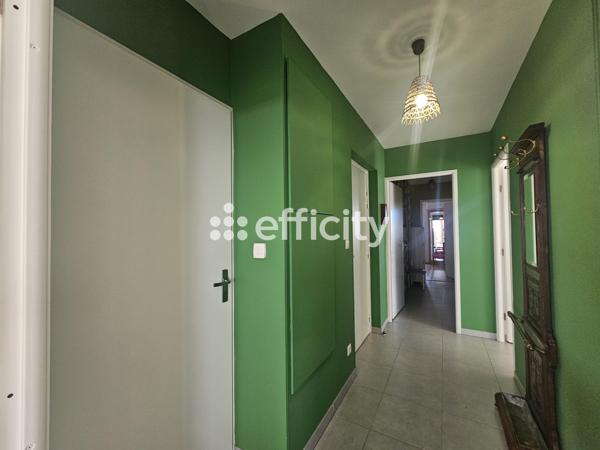 Appartement
         4 pièces
        - 89 m² Bien prestige 530 000 € *