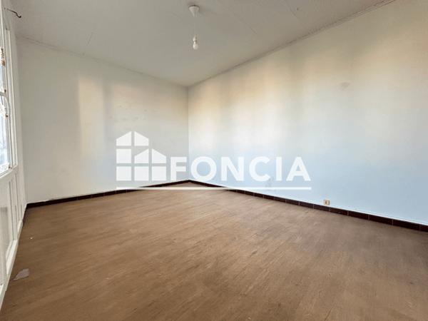 Location Appartement 4 pièces 82 m² - 24 RUE ALPHONSE DAUDET La Garde 83130