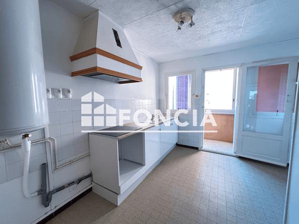 Location Appartement 4 pièces 82 m² - 24 RUE ALPHONSE DAUDET La Garde 83130