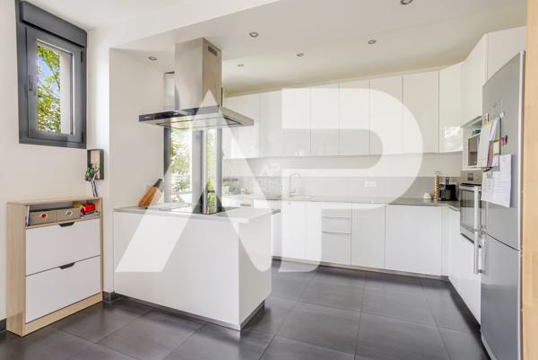CHAVILLE RIVE GAUCHE - Maison Familiale 795 000 € **  - Référence  665-S