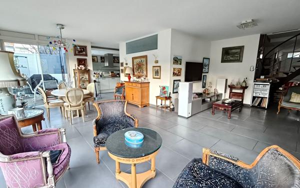 Maison à vendre    5 pièces • 241 m2 Grenoble