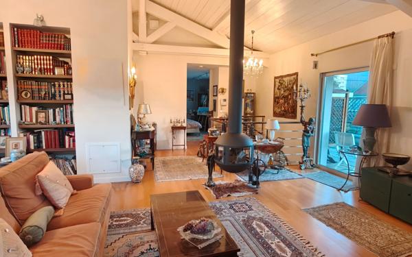 Maison à vendre    5 pièces • 241 m2 Grenoble