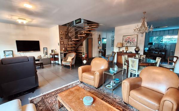 Maison à vendre    5 pièces • 241 m2 Grenoble