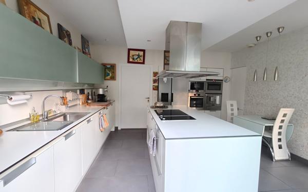 Maison à vendre    5 pièces • 241 m2 Grenoble