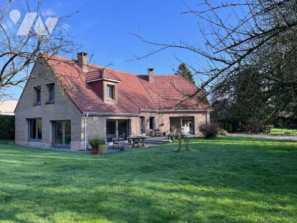 HAZEBROUCK : Coup de coeur pour cette superbe propriété à l'abri des regards !!! Bel environnem...
