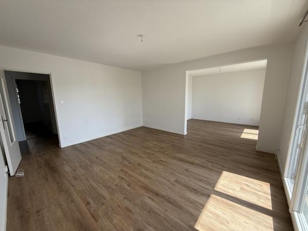 NANTES SCHUMAN, BEAU T4 RENOVE ENSOLEILLE CALME ET VERDURE, BALCON et PARKING