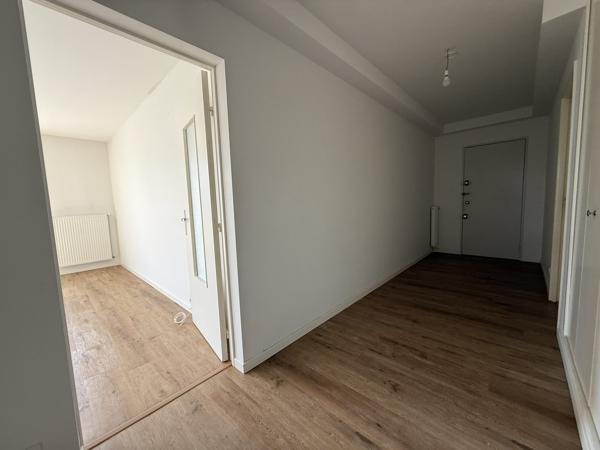 NANTES SCHUMAN, BEAU T4 RENOVE ENSOLEILLE CALME ET VERDURE, BALCON et PARKING