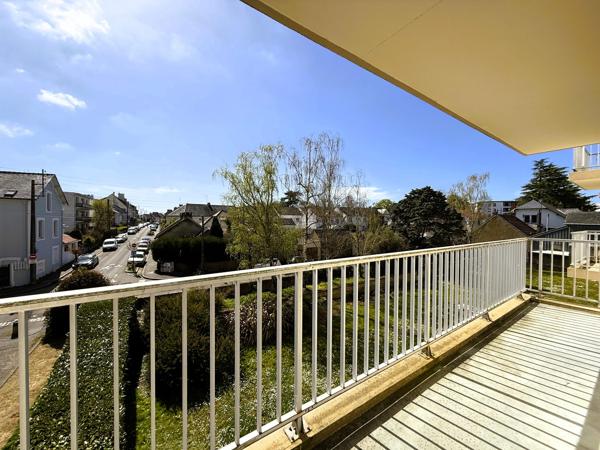 NANTES SCHUMAN, BEAU T4 RENOVE ENSOLEILLE CALME ET VERDURE, BALCON et PARKING