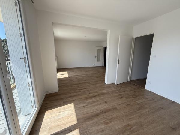 NANTES SCHUMAN, BEAU T4 RENOVE ENSOLEILLE CALME ET VERDURE, BALCON et PARKING