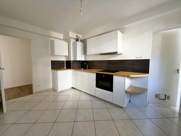 NANTES SCHUMAN, BEAU T4 RENOVE ENSOLEILLE CALME ET VERDURE, BALCON et PARKING