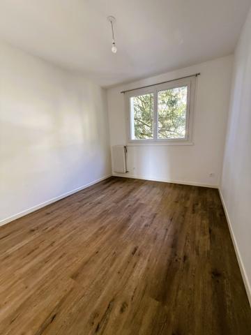 NANTES SCHUMAN, BEAU T4 RENOVE ENSOLEILLE CALME ET VERDURE, BALCON et PARKING