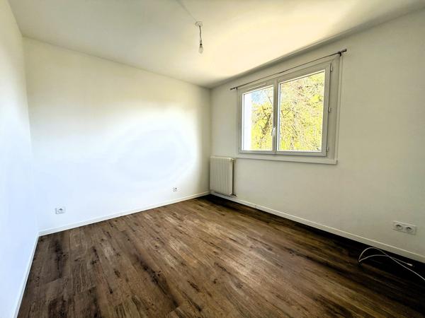 NANTES SCHUMAN, BEAU T4 RENOVE ENSOLEILLE CALME ET VERDURE, BALCON et PARKING