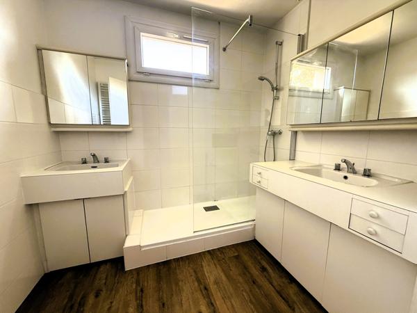 NANTES SCHUMAN, BEAU T4 RENOVE ENSOLEILLE CALME ET VERDURE, BALCON et PARKING