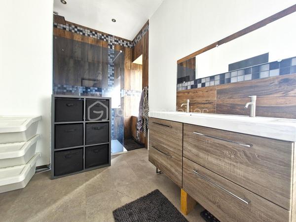 Immeuble mixte de 303 m²