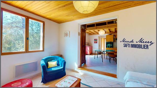 Position dominante - villa de 40 m2 habitable - garage et pièce indépendants d'une surface d'environ 20 m2 chacun - piscine - terrain de 3000 m2 en pente