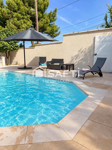 VILLA – PREMIÈRE LIGNE – LES PIEDS DANS L’EAU