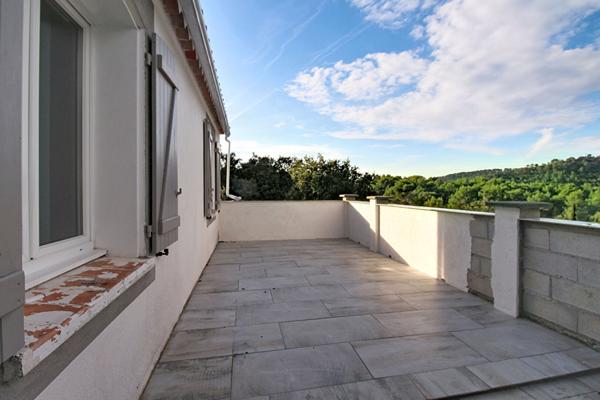 A VENDRE ! Maison Vidauban, vue dégagée, garage, atelier, grande terrasse.