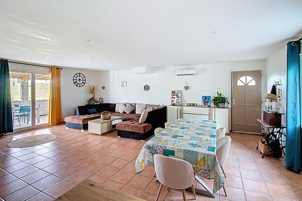 A VENDRE ! Maison Vidauban, vue dégagée, garage, atelier, grande terrasse.