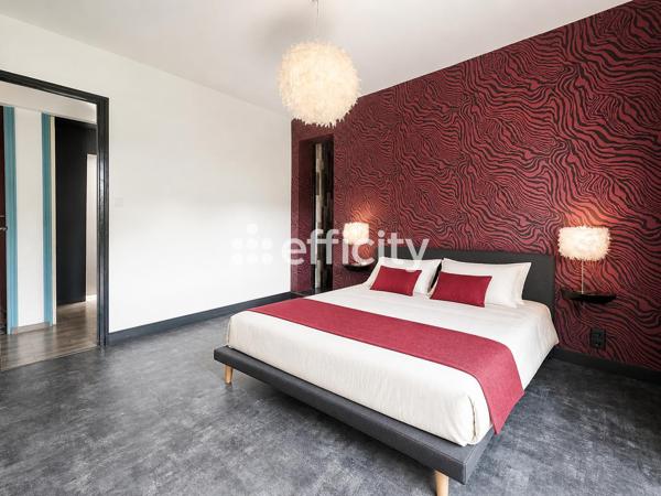 Maison
         9 pièces
        - 198 m² 465 000 € *