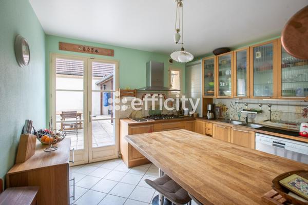 Maison
         8 pièces
        - 166 m²