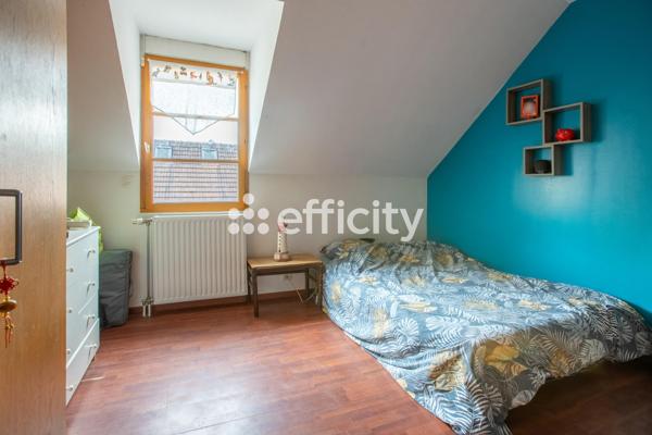 Maison
         8 pièces
        - 166 m²
