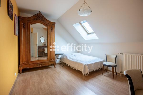 Maison
         8 pièces
        - 166 m²