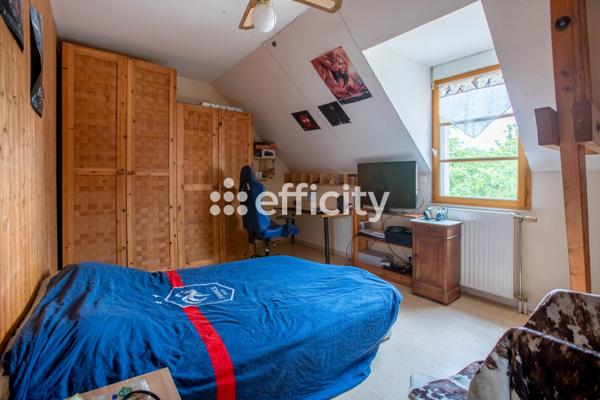 Maison
         8 pièces
        - 166 m²