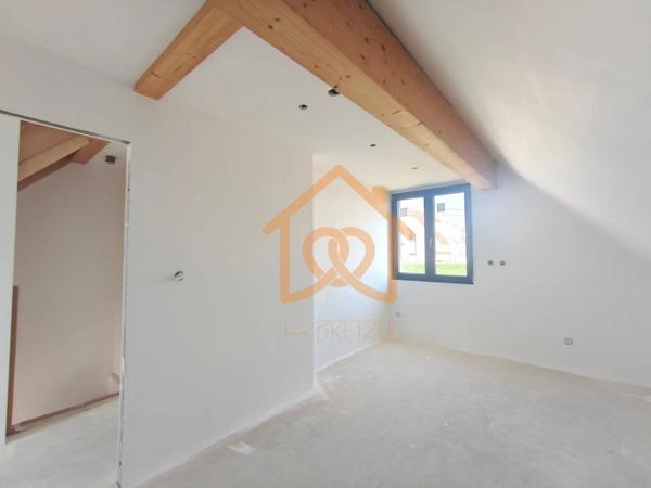 À Geispolsheim Village : Appartement avec garage, parking et un are de terrain