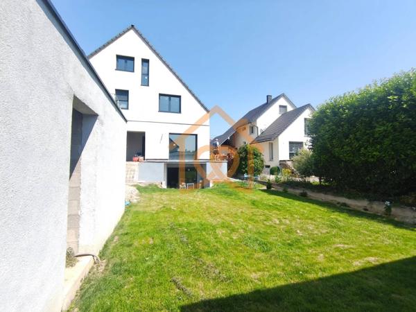 À Geispolsheim Village : Appartement avec garage, parking et un are de terrain