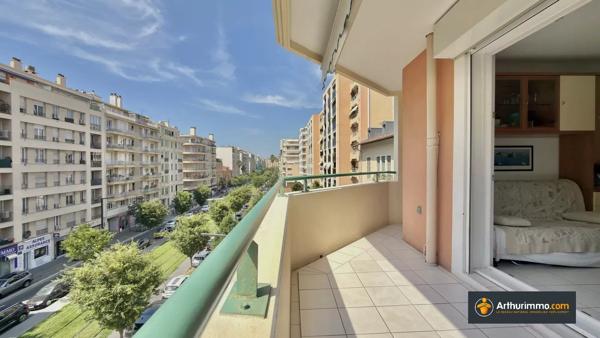 Vente                                                      Appartement
                        
                     2 pièces                      34 m2                     à Nice