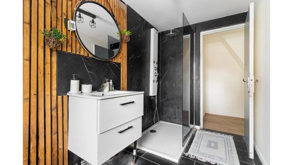 Maison
         2 pièces
        - 65 m² Exclusivité 128 600 € *
