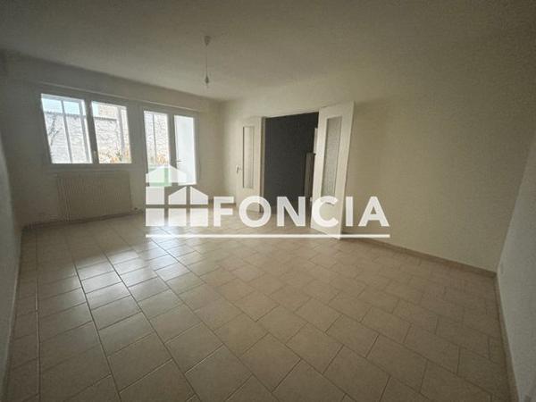 Location Appartement 3 pièces 80.7 m² - 47 RUE TOUFAIRE Rochefort 17300
