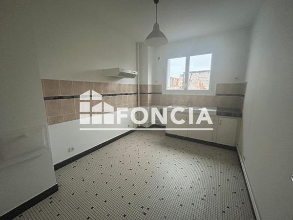 Location Appartement 3 pièces 80.7 m² - 47 RUE TOUFAIRE Rochefort 17300