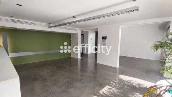 Maison
         5 pièces
        - 190 m² 690 000 € *