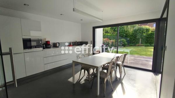 Maison
         5 pièces
        - 190 m² 690 000 € *