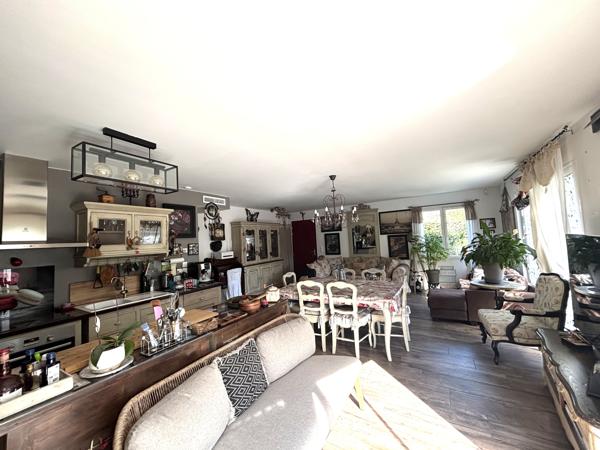 Maison
         4 pièces
        - 100 m² Exclusivité 595 000 € *