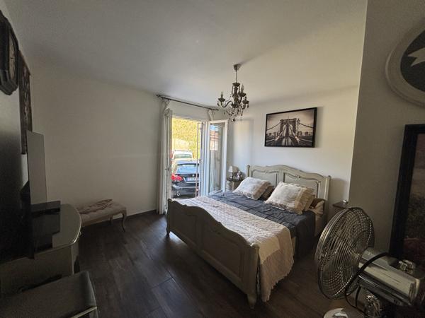 Maison
         4 pièces
        - 100 m² Exclusivité 595 000 € *