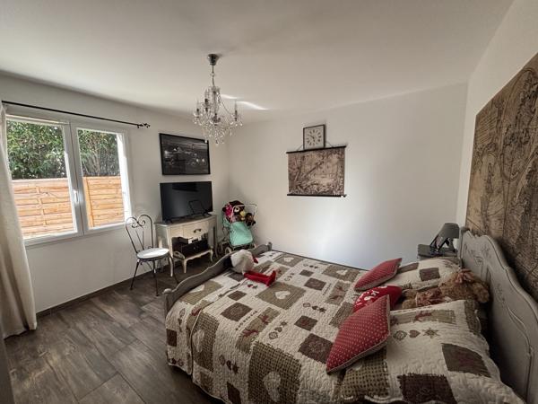 Maison
         4 pièces
        - 100 m² Exclusivité 595 000 € *