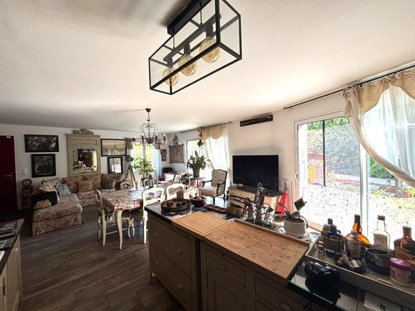 Maison
         4 pièces
        - 100 m² Exclusivité 595 000 € *