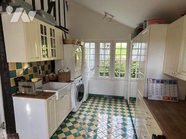 PROXIMITE IMMEDIATE DE THIBERVILLE BELLE PROPRIETE AVEC PISCINE DANS UN BEL ENVIRONNEMENT