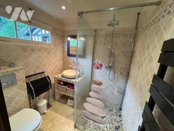 PROXIMITE IMMEDIATE DE THIBERVILLE BELLE PROPRIETE AVEC PISCINE DANS UN BEL ENVIRONNEMENT