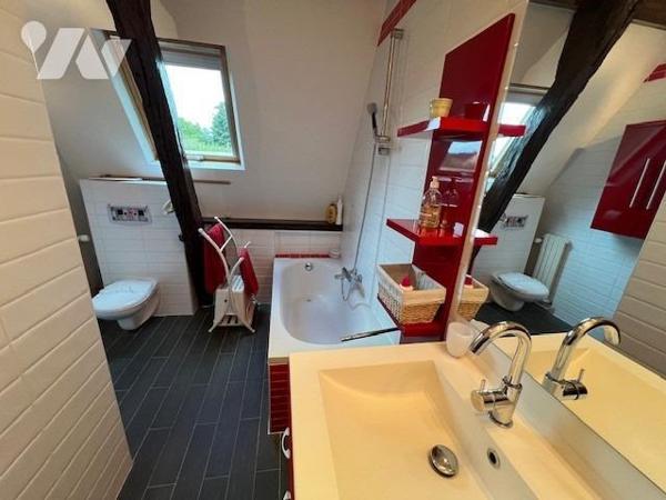 PROXIMITE IMMEDIATE DE THIBERVILLE BELLE PROPRIETE AVEC PISCINE DANS UN BEL ENVIRONNEMENT