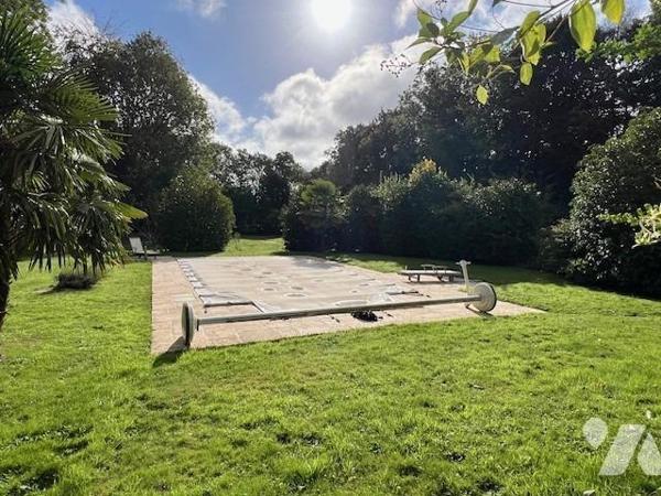 PROXIMITE IMMEDIATE DE THIBERVILLE BELLE PROPRIETE AVEC PISCINE DANS UN BEL ENVIRONNEMENT