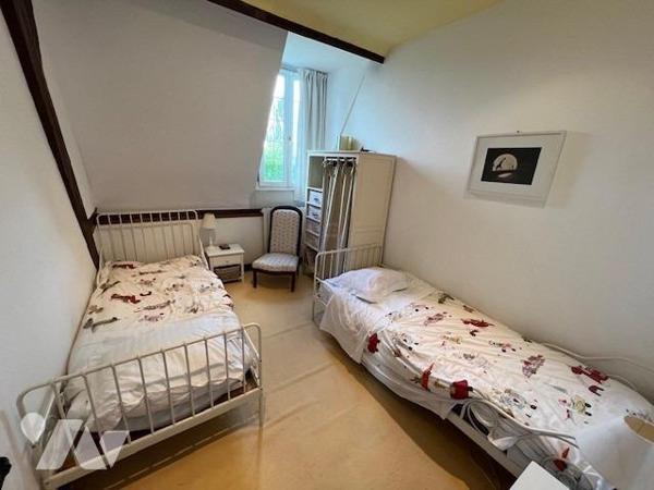 PROXIMITE IMMEDIATE DE THIBERVILLE BELLE PROPRIETE AVEC PISCINE DANS UN BEL ENVIRONNEMENT