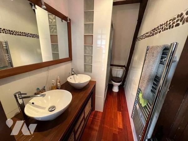 PROXIMITE IMMEDIATE DE THIBERVILLE BELLE PROPRIETE AVEC PISCINE DANS UN BEL ENVIRONNEMENT