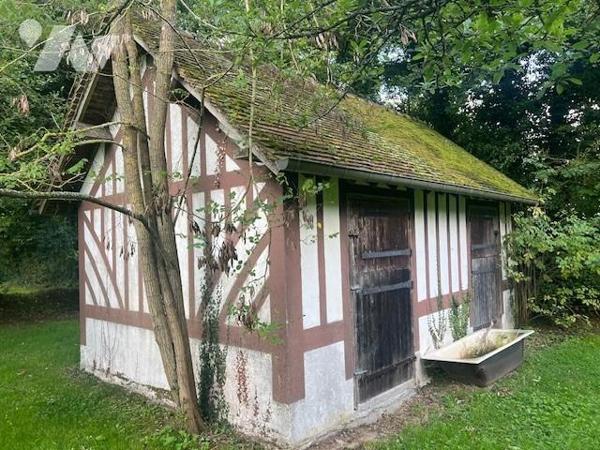PROXIMITE IMMEDIATE DE THIBERVILLE BELLE PROPRIETE AVEC PISCINE DANS UN BEL ENVIRONNEMENT