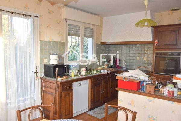 Grande maison lumineuse au coeur d'un petit parc