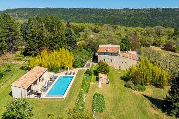 A vendre - Magnifique propriété - en Provence - Au coeur du Luberon