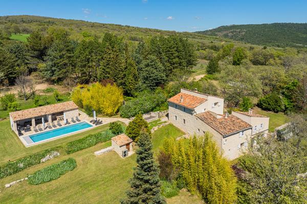 A vendre - Magnifique propriété - en Provence - Au coeur du Luberon